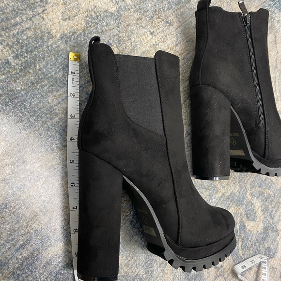 ♠️BLACK GLAZE BOOTS♠️ - Picture 5 of 6